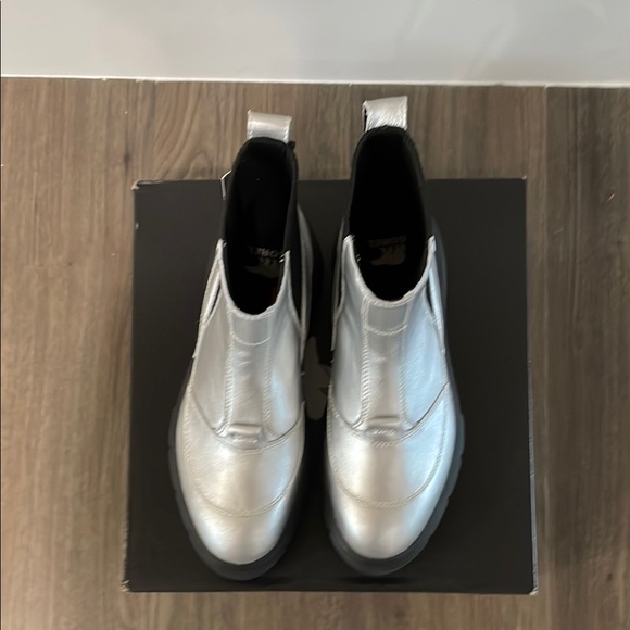 Sorel Metallic Silver Chelsea Boots - Picture 4 of 10